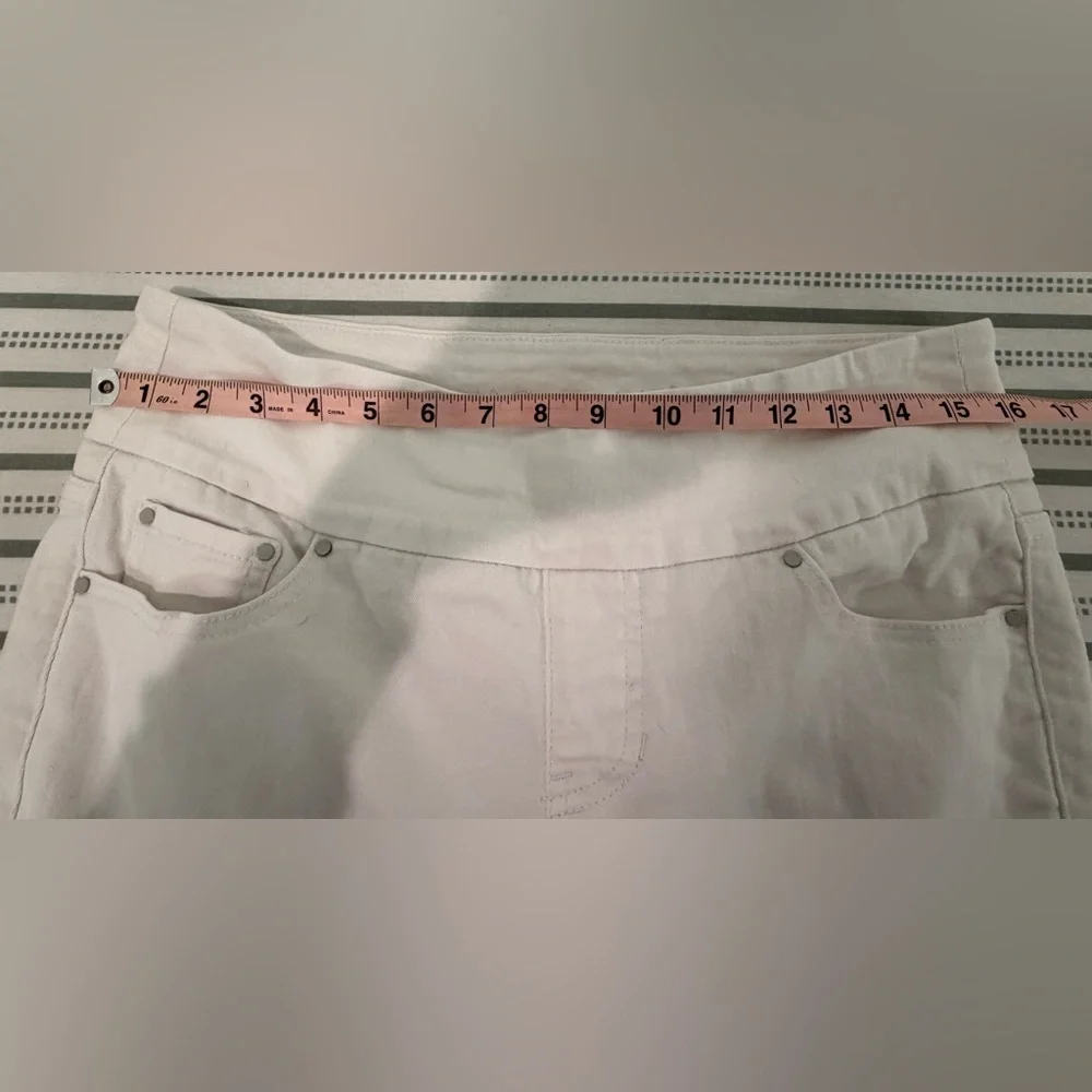 Jag Jeans - Pull On Sleek White Jeans, Size 10 - Picture 11 of 13